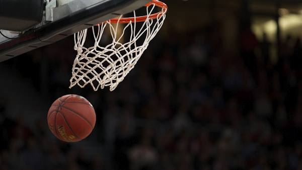篮球精彩扣篮瞬间视频封面：NBA球员扣篮